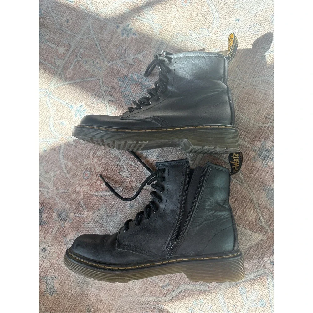 Dr. Doc Martens | JUNIOR 1460 SOFTY T LEATHER LACE UP BOOTS US size 3
